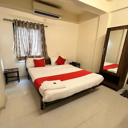 Hotel Kalyan Palace Watuwa Екстериор снимка
