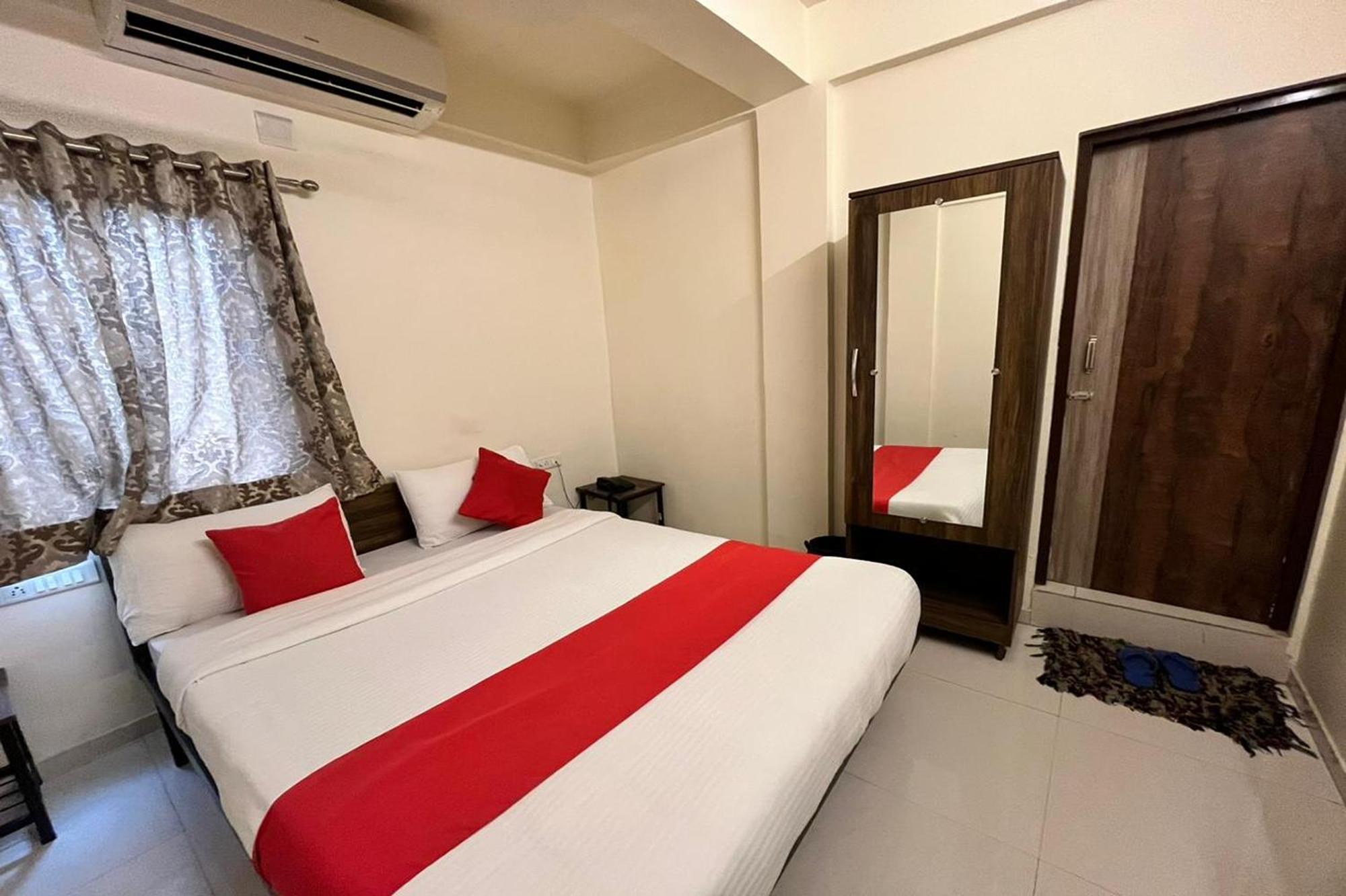 Hotel Kalyan Palace Watuwa Екстериор снимка